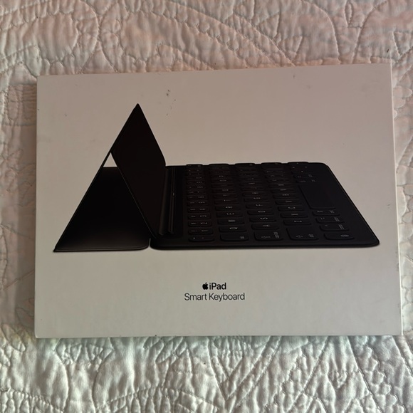 Apple iPad Smart Keyboard, Black - Picture 1 of 4